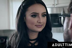 Steamy encounter between seductive coworker and Eliza Ibarra ends with messy surprise