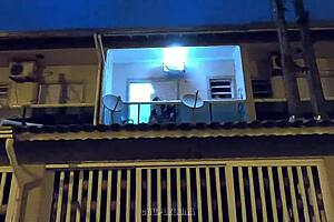This time young newlyweds were caught on a balcony dance Bilder trotzdem flirt signal live