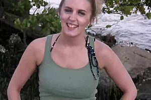 New video : blonde teen strips on the beach in a crazy dance of courage