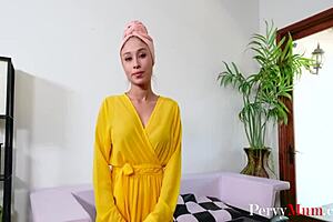 Cali Lee finds my mom sensual side while seducing me in a hijab