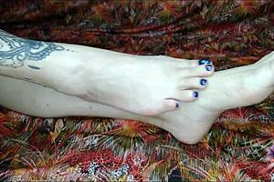 Toe sucking and mutual finger banging in high definition quality