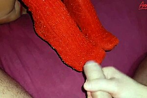 The wife of her husband's friend gets a footjob by her hot MILF