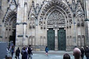 Take a look at Prague´s famous castle in a different way