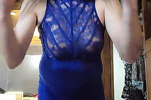 Seduuctive shemale in blue dress shows off her assets