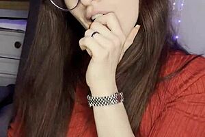 Finger play with an Italian girlfriend named Carolina Iena on Christmas time.