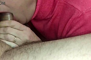 Married brunette gets a messy facial in a blowbang group session