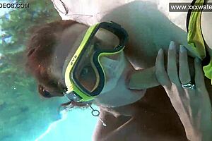 Minnie’s hardcore underwater blowjob with a happy ending