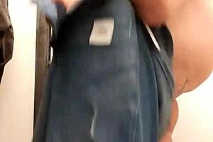 Amateur chubby cam girl in public dressing room scene