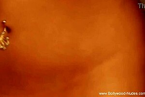 Hot Indian woman dances and gets naked to seduce