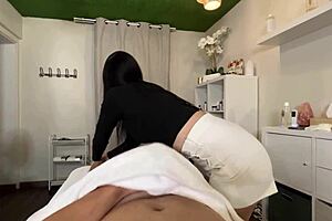 Beautiful massage therapist gives great blow job to the client