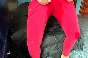 Stepmom watches VR porn and gets a wet orgasm