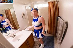 Stepbrother scores big with stepsister in homemade bathroom scene