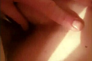 Amateur wife gets a creampie in this homemade video