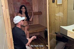 Married woman has sex with the man who is fixing her house