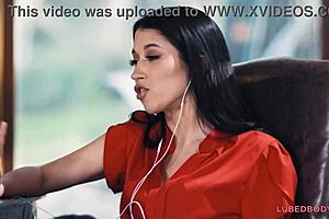 Saggy-boobed girlfriend interrupts online meeting for steamy action