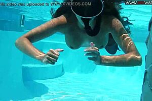 Hot girl Diana Kalgotkina swims naked in the pool