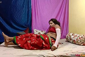 Hot Indian woman in sari pleasuring herself