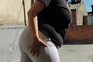 Sammy Owens tans her big ass and shaves her pussy on webcam