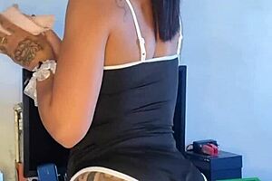 Solo girl's real domestic reality: The slutty maid