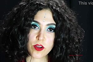 Italian mistress offers sex for cash and financial domination