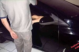 Public shame: wife flaunts big ass outdoors for random sex