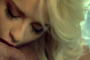 CFNM experience with a special sexpert who sings while giving a blowjob