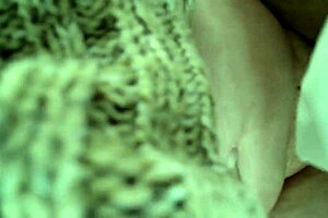 Mature beauty's seaside solo in hot summer 1070 video