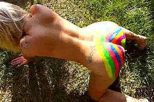 Body painting and twerking on a curvy body
