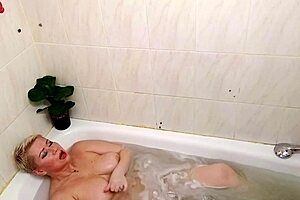 Mature Russian MILF masturbates to a beautiful climax