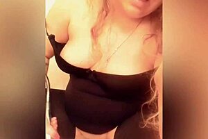 Dirty talking and urinating in the shower with a BBW escort
