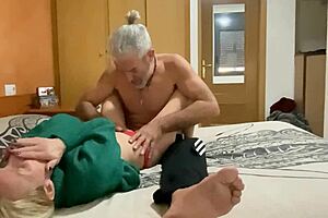 Step-sister and step-brother’s hot scene in homemade video