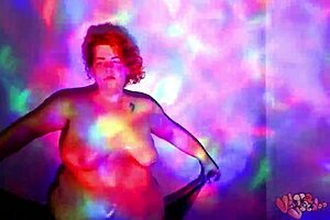 Big beautiful women worship dance and oil scene
