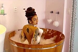 Beautiful Brazilian amateur Caroleta roots masturbates in this video