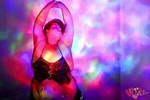 Big beautiful women worship dance and oil scene
