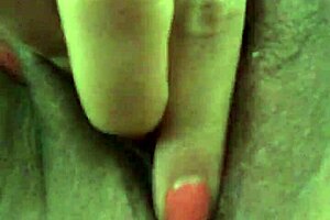 Solo teen’s wet pussy play ends up in a nice cum shot