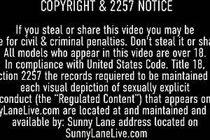 Sunny Lane's solo performance in the hotel room