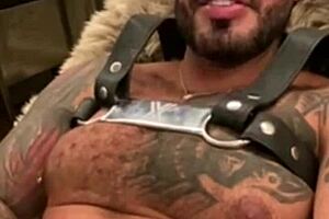Muscular hunk enjoys outdoor solo sessions and dirty talk