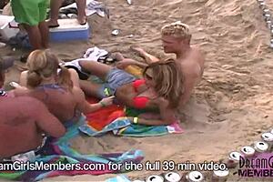 Natural tits get wet during spring break in the USA