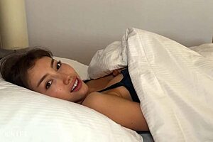 Spanish beauty uses body language for passionate sex