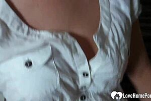This homemade video is a hot solo action with a hairless amateur who knows how to pleasure herself