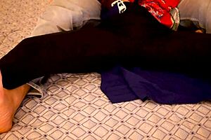 Horny housewife gets creampied in homemade Indian porn video