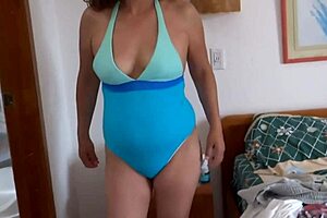 Mature blonde bombshell flaunts it all in sexy bikini