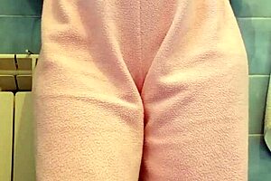 Big ass homemade video with a mature woman and a crazy scene