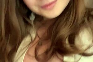 European student gets off with vibrator and dildo