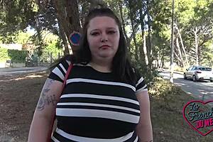 Jade is a buxom brunette who enjoys having sex with more than one partner