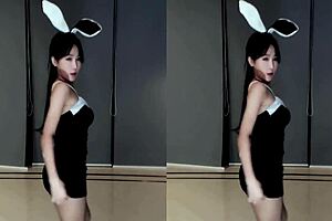 Pretty Chinese girl dancing and giving a sex show on cam