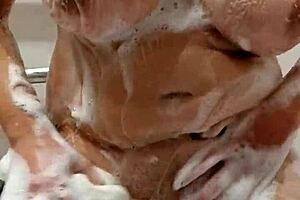 Emma's bath time self-pleasure experience