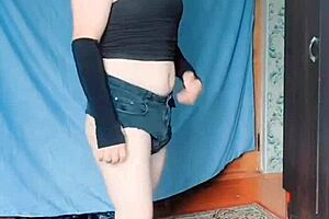 Hot shemale gets a wet and wild solo session