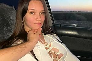 Daddy's girl gets paid for sucking and flashing outdoors