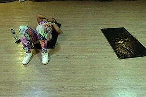 Amateur gym session with public humiliation